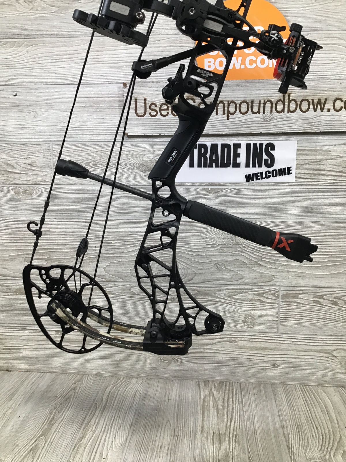 Used Mathews Lift X 29.5 Right Hand 29"/70# Black Riser/First Lite Limb Package
