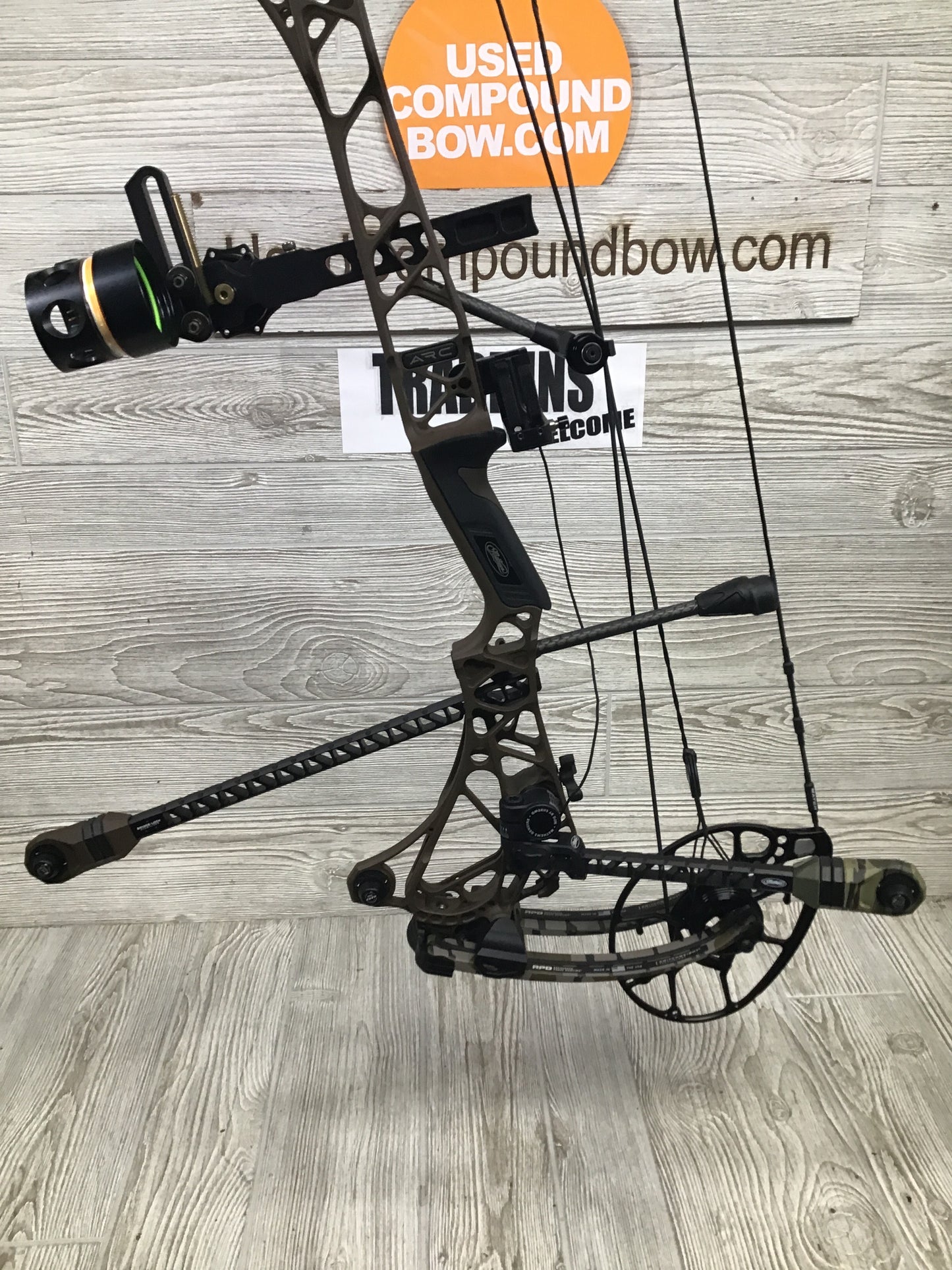 Used Mathews Arc 30 RH Kodiak Riser/ Bottomlands limbs Package 29/70#