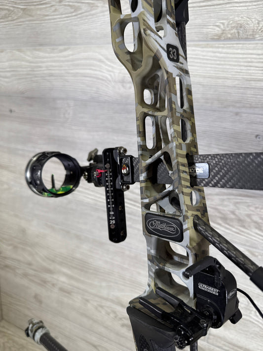 Used Mathews V3X 33 RH Sitka Ev2 Package