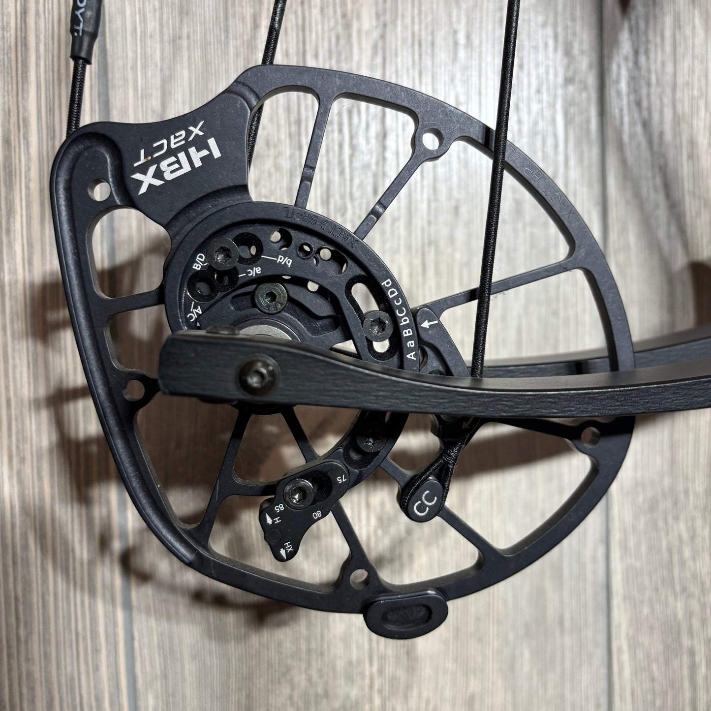Used Hoyt RX-8 Ultra Black RH 60-70#