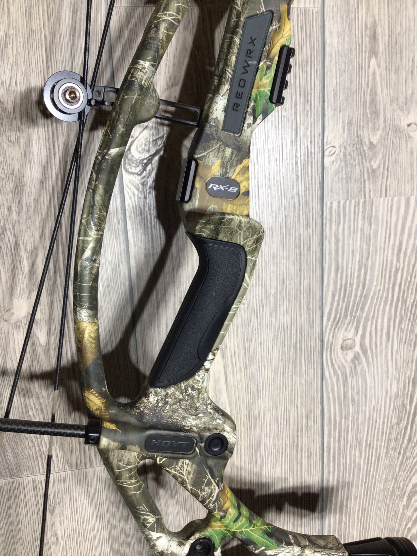 Used Hoyt RX-8 LH Realtree 70lbs 25-30"