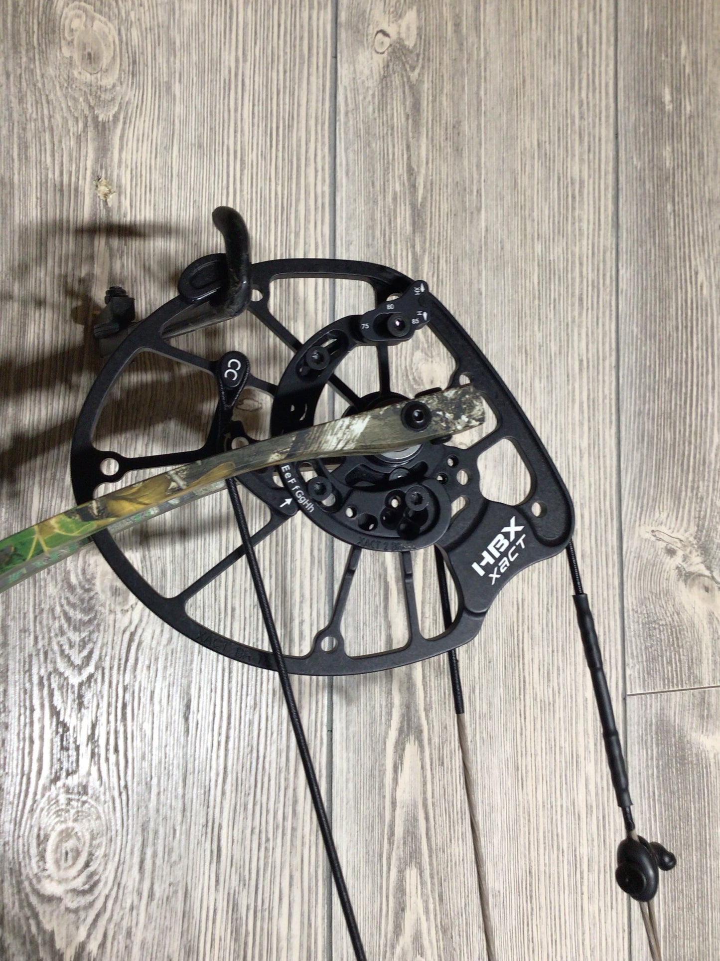 Used Hoyt RX-8 LH Realtree 70lbs 25-30"