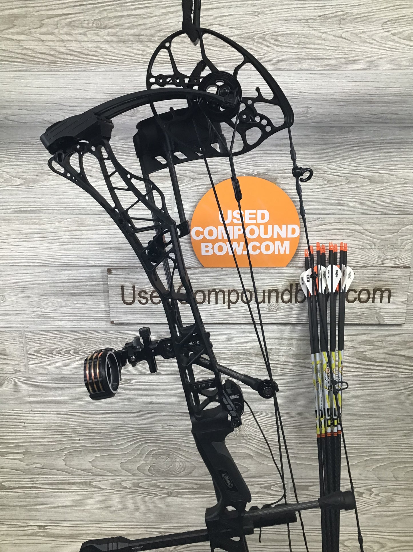 Used Mathews Lift X 29.5 Right Hand Black Bow 29/70 LOADED WITH NEW ACCESSORIES
