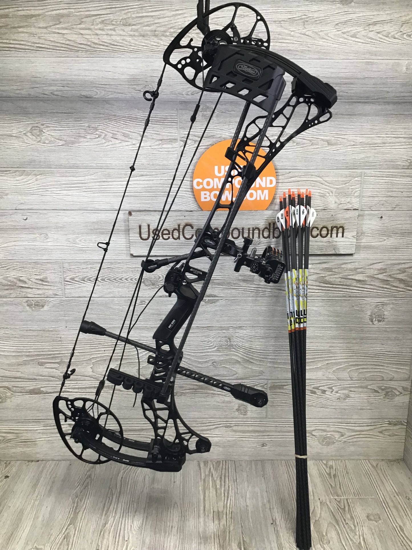 Used Mathews Lift X 29.5 Right Hand Black Bow 29/70 LOADED WITH NEW ACCESSORIES