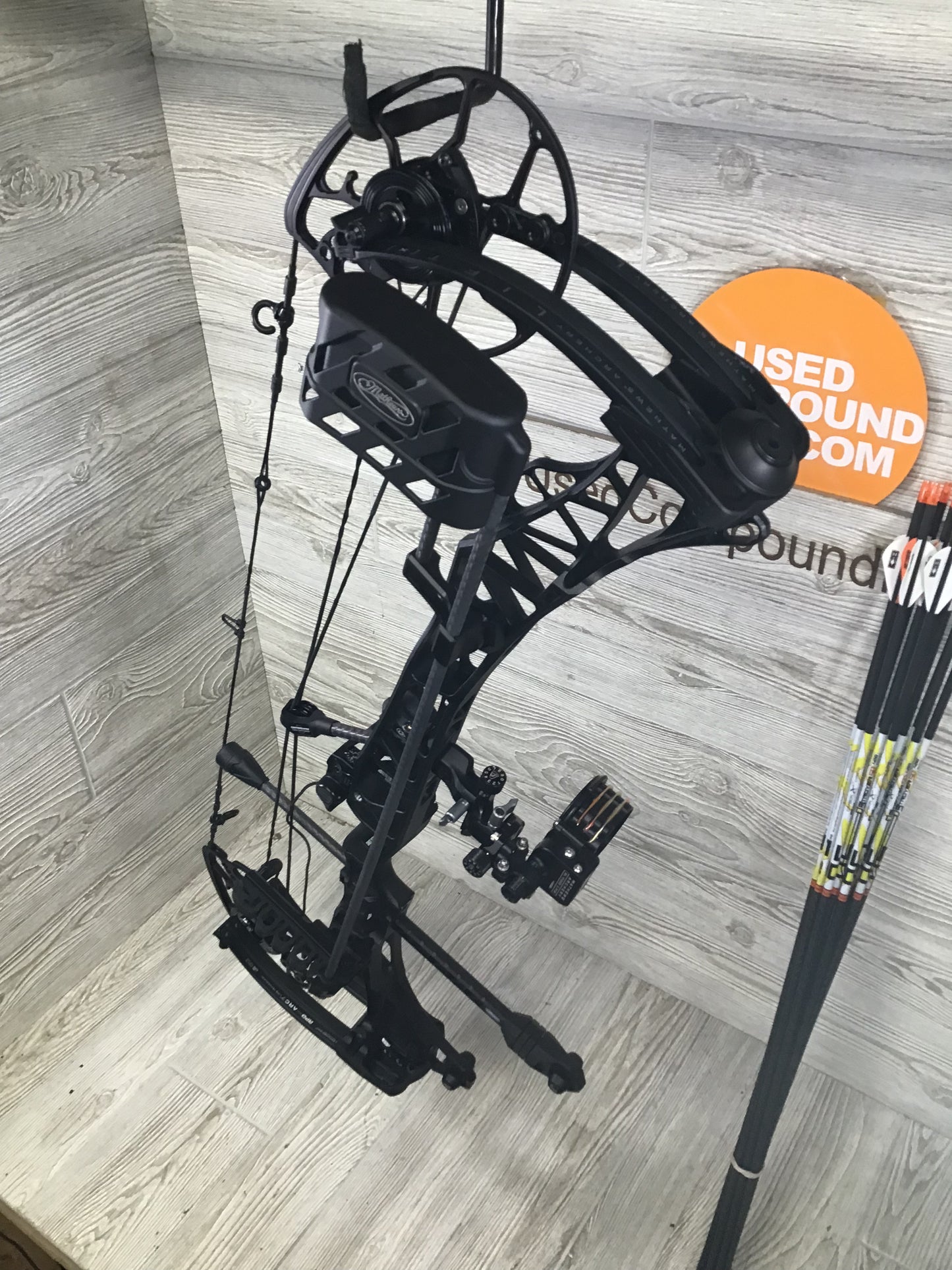 Used Mathews Lift X 29.5 Right Hand Black Bow 29/70 LOADED WITH NEW ACCESSORIES