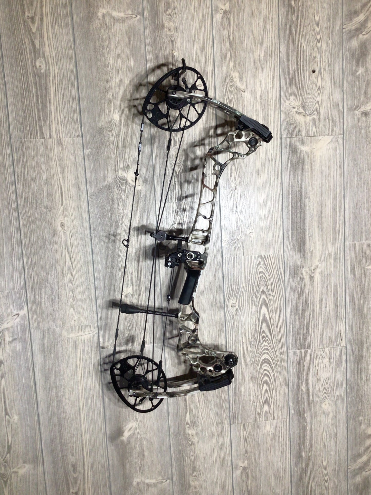 Mathews Triax 70lb Right Hand Lost XD Camo