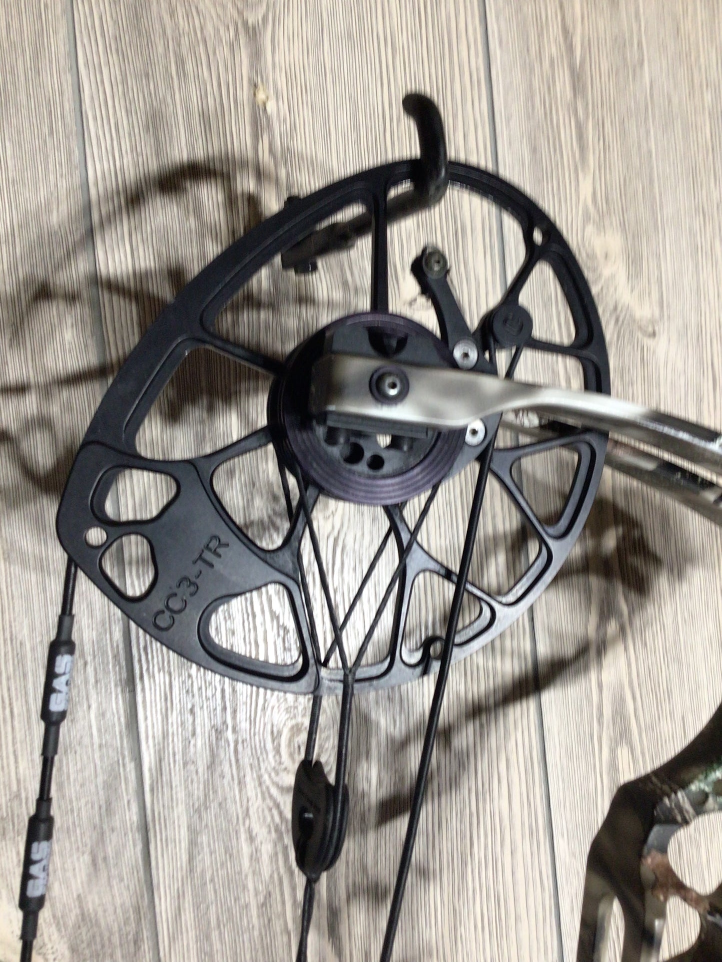 Mathews Triax 70lb Right Hand Lost XD Camo