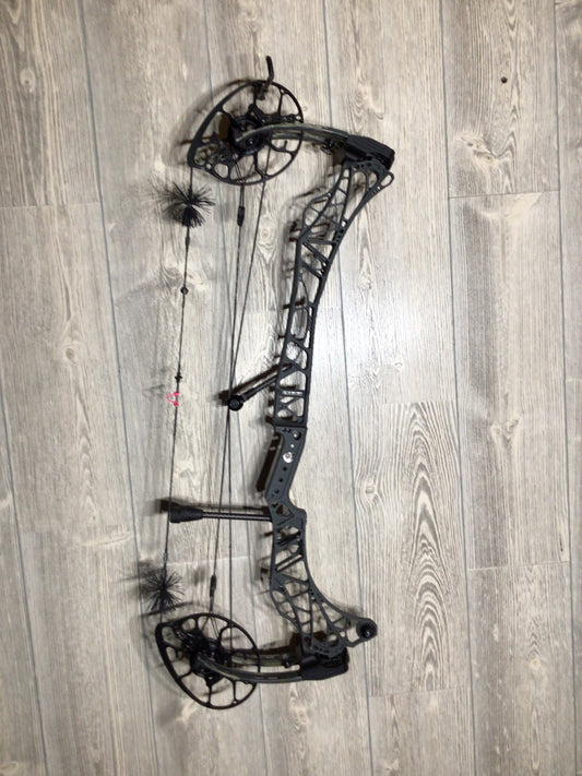 Used Mathews LIFT X 29.5 Left Hand Shale/ Kuiu Limbs