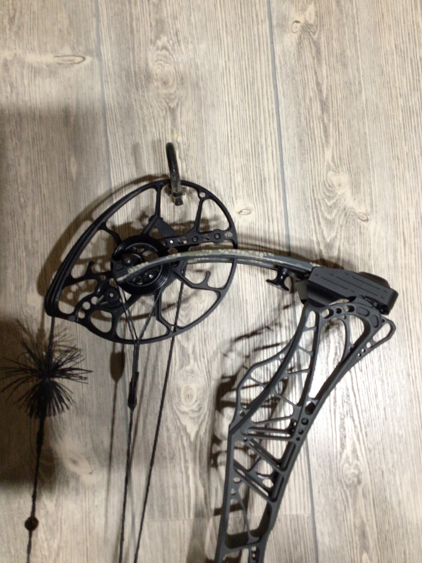 Used Mathews LIFT X 29.5 Left Hand Shale/ Kuiu Limbs