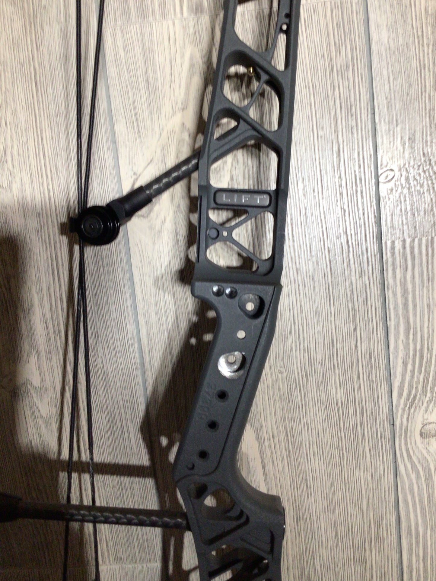 Used Mathews LIFT X 29.5 Left Hand Shale/ Kuiu Limbs