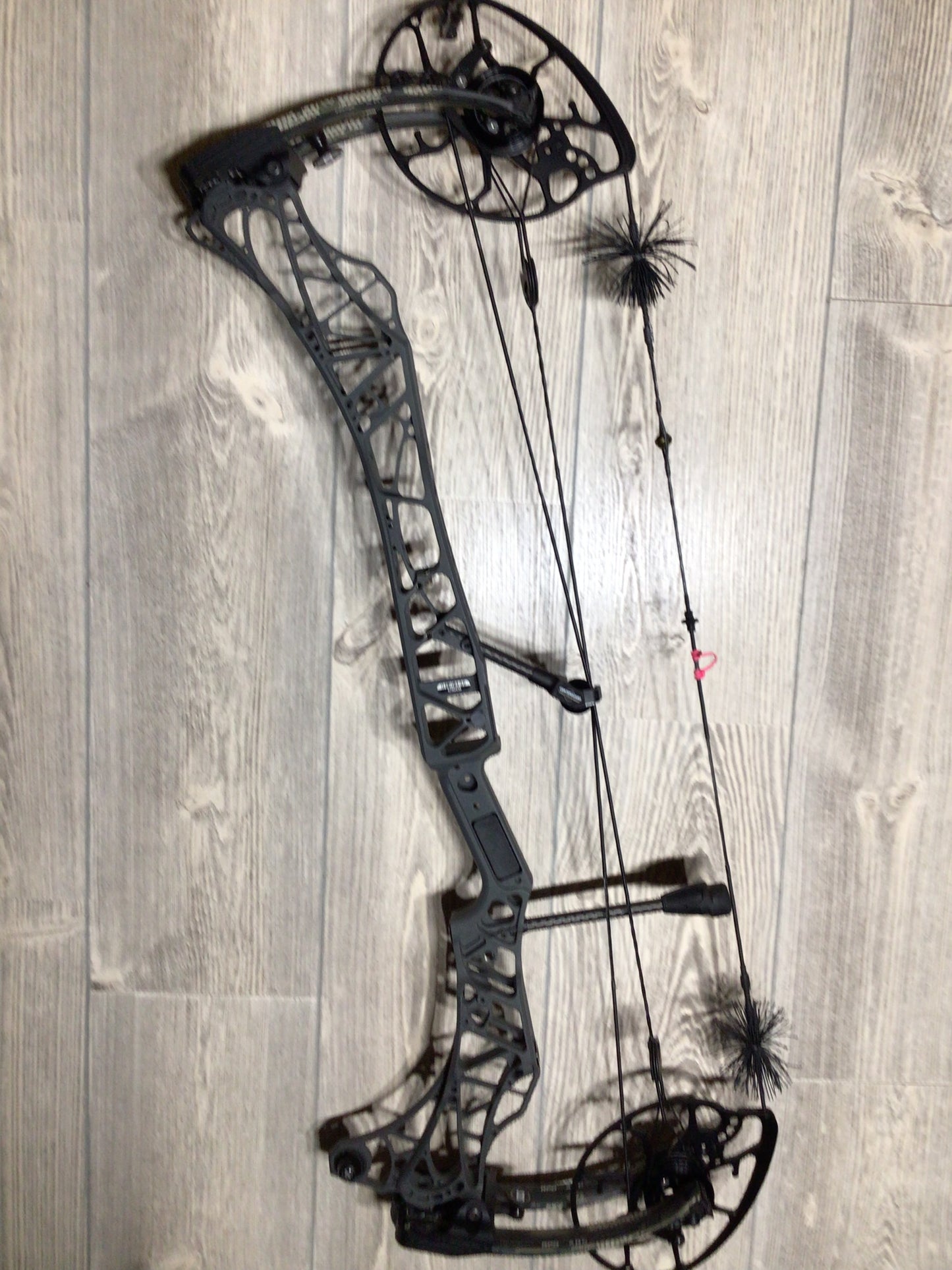 Used Mathews LIFT X 29.5 Left Hand Shale/ Kuiu Limbs