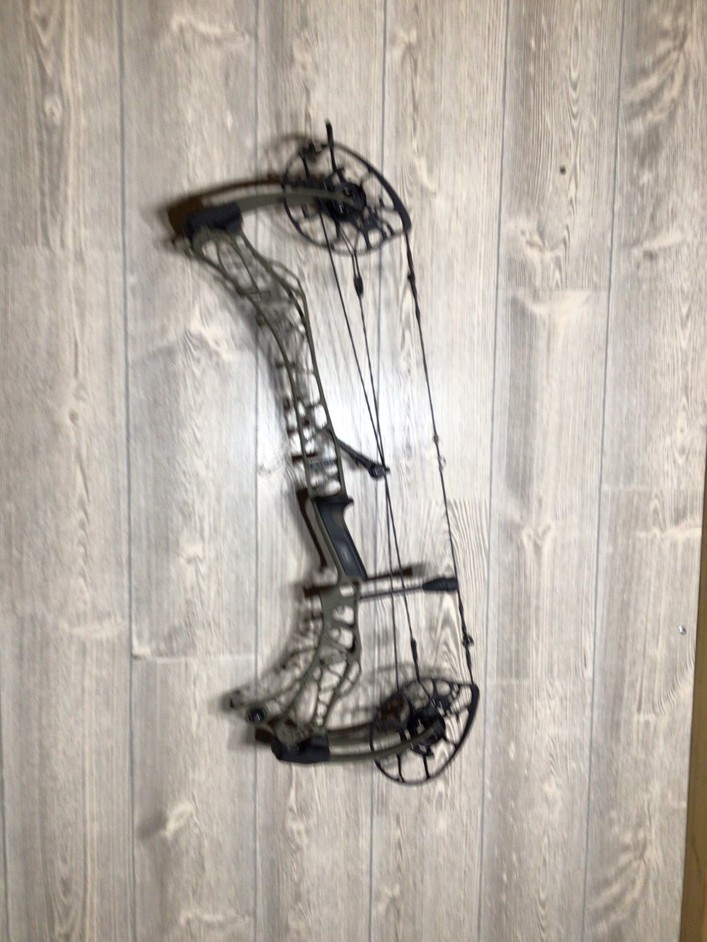 Used Mathews Lift RS Right Handed Ambush Green