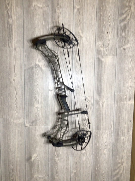 Used Mathews Lift RS Right Handed Ambush Green