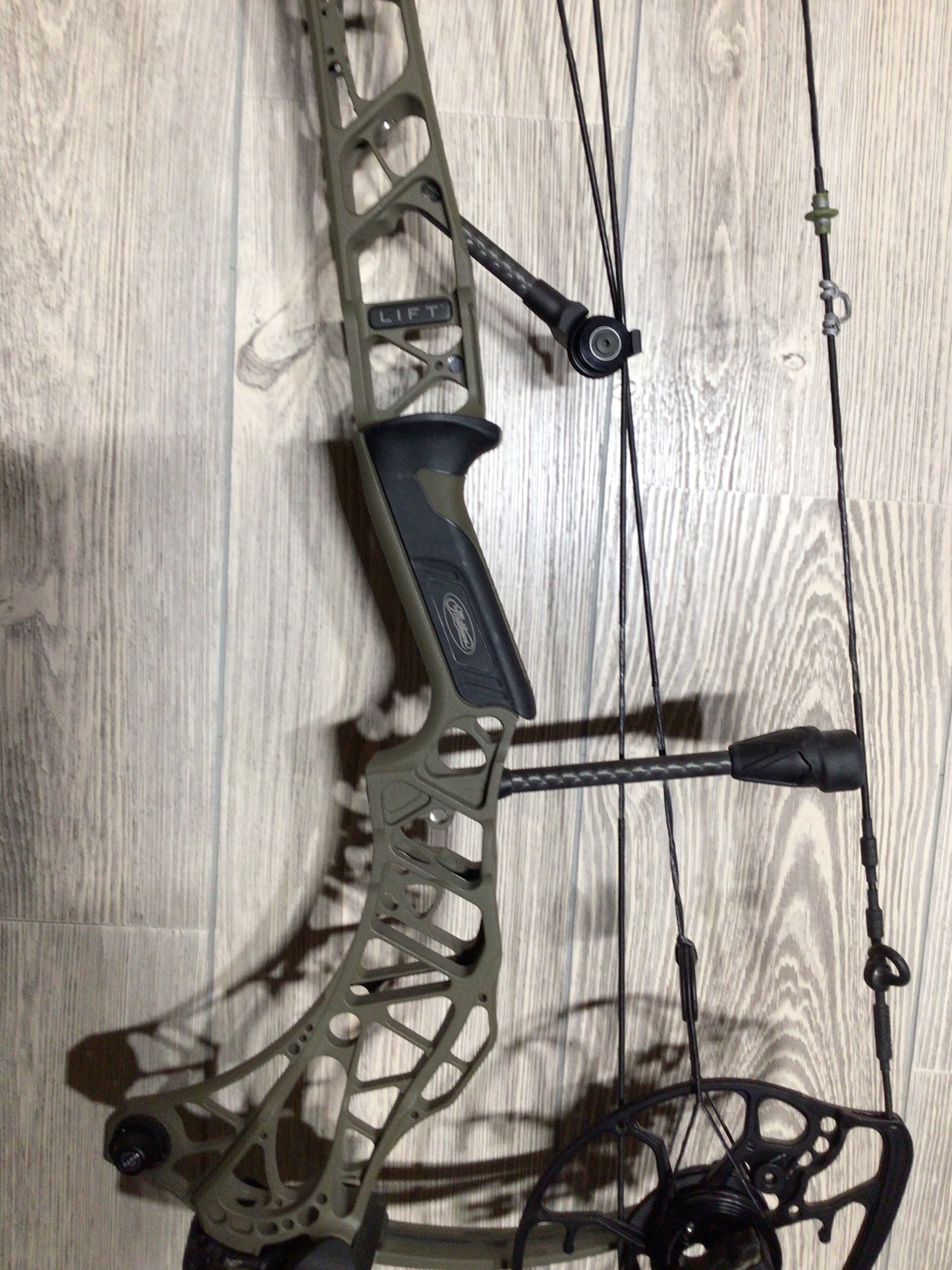 Used Mathews Lift RS Right Handed Ambush Green