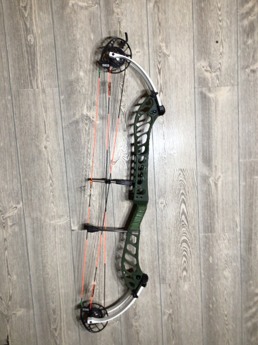 Used PSE Dominator DUO SE2 38 50-60# Green W/White Limbs