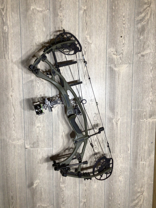 Used Hoyt RX-7 Right Hand 60-70# Wilderness 30"