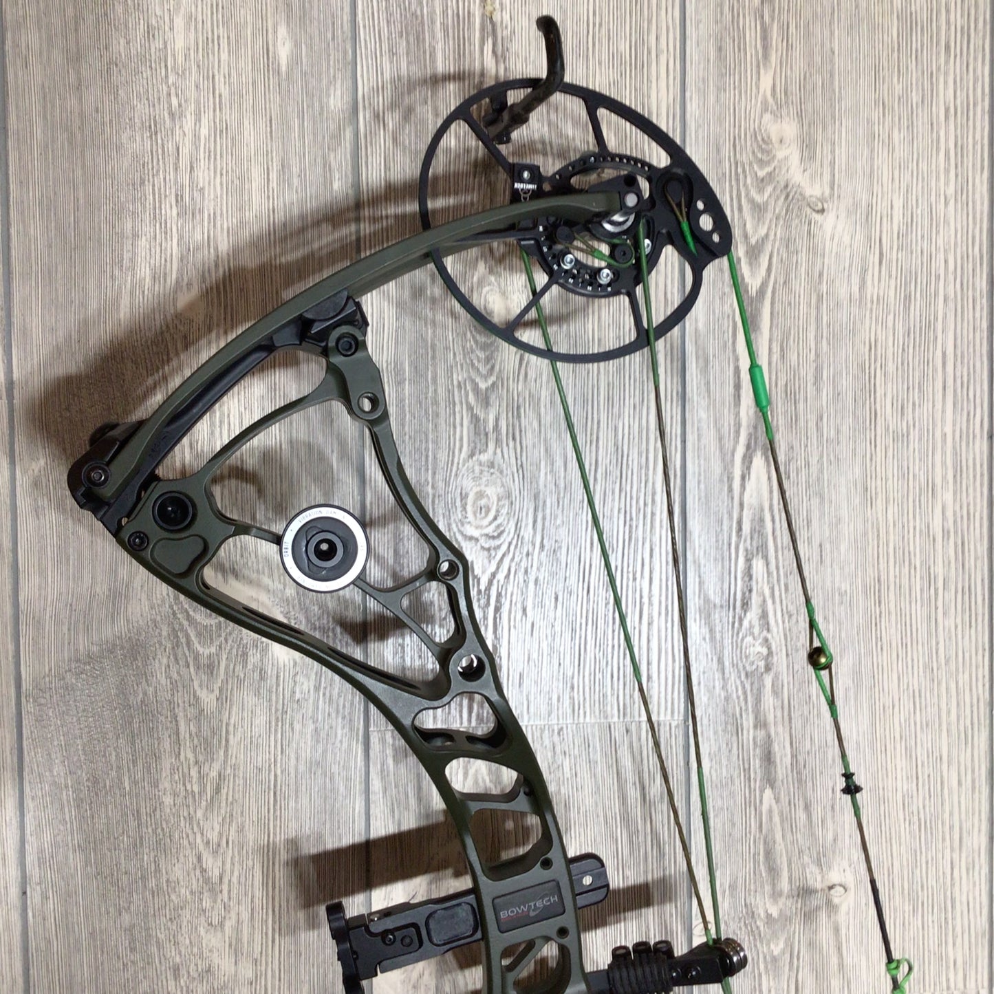 Bowtech CORE SS OD Green Right Handed 60-70#