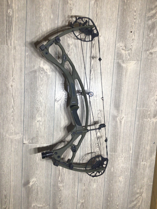 Used Hoyt RX-8 RH Wilderness 80lbs 25-30"