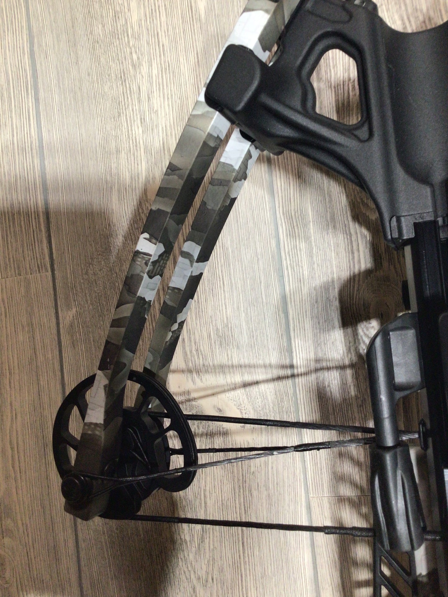 Used Tenpoint Venom X Vektra Camo w/Case