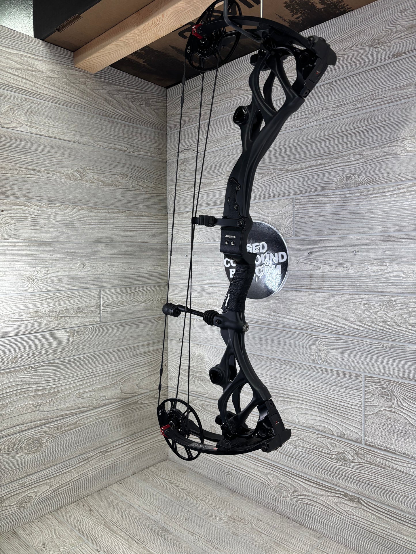 Bowtech Carbon One Black 70# RH