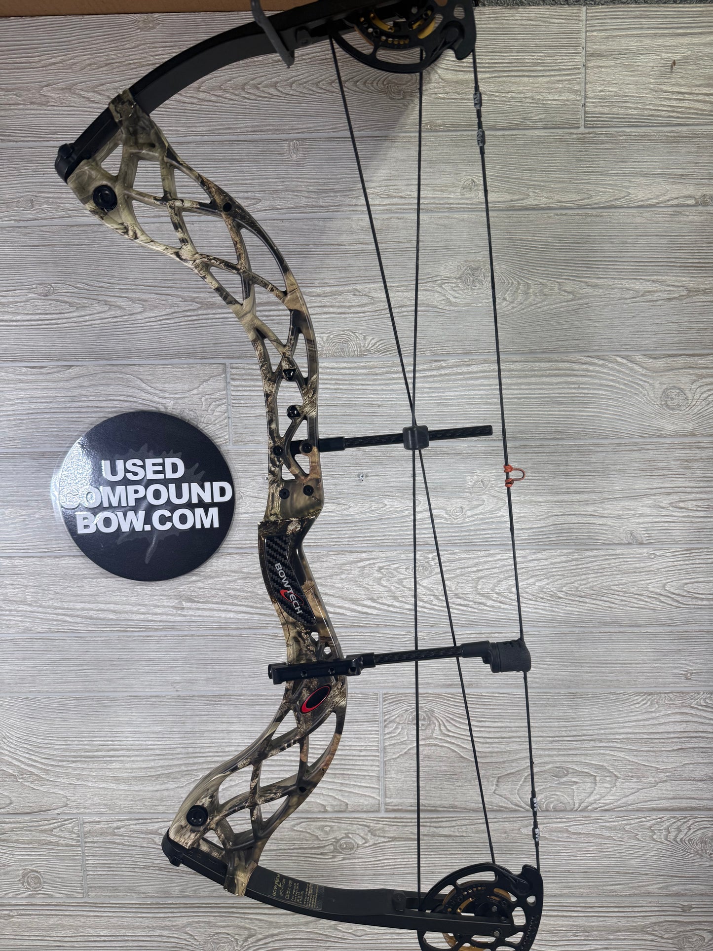 Bowtech Carbon Icon Right Handed 60-70# mossy oak camo