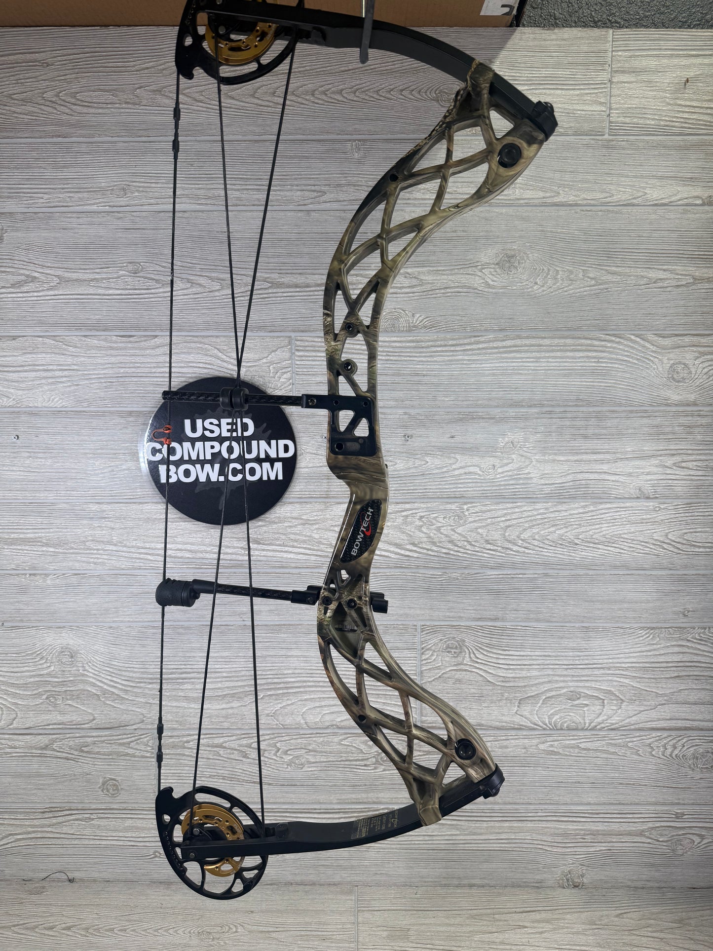 Bowtech Carbon Icon Right Handed 60-70# mossy oak camo