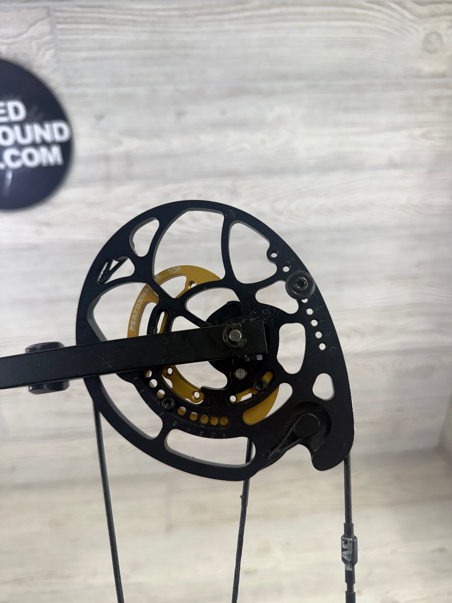 Bowtech Carbon Icon Right Handed 60-70# mossy oak camo