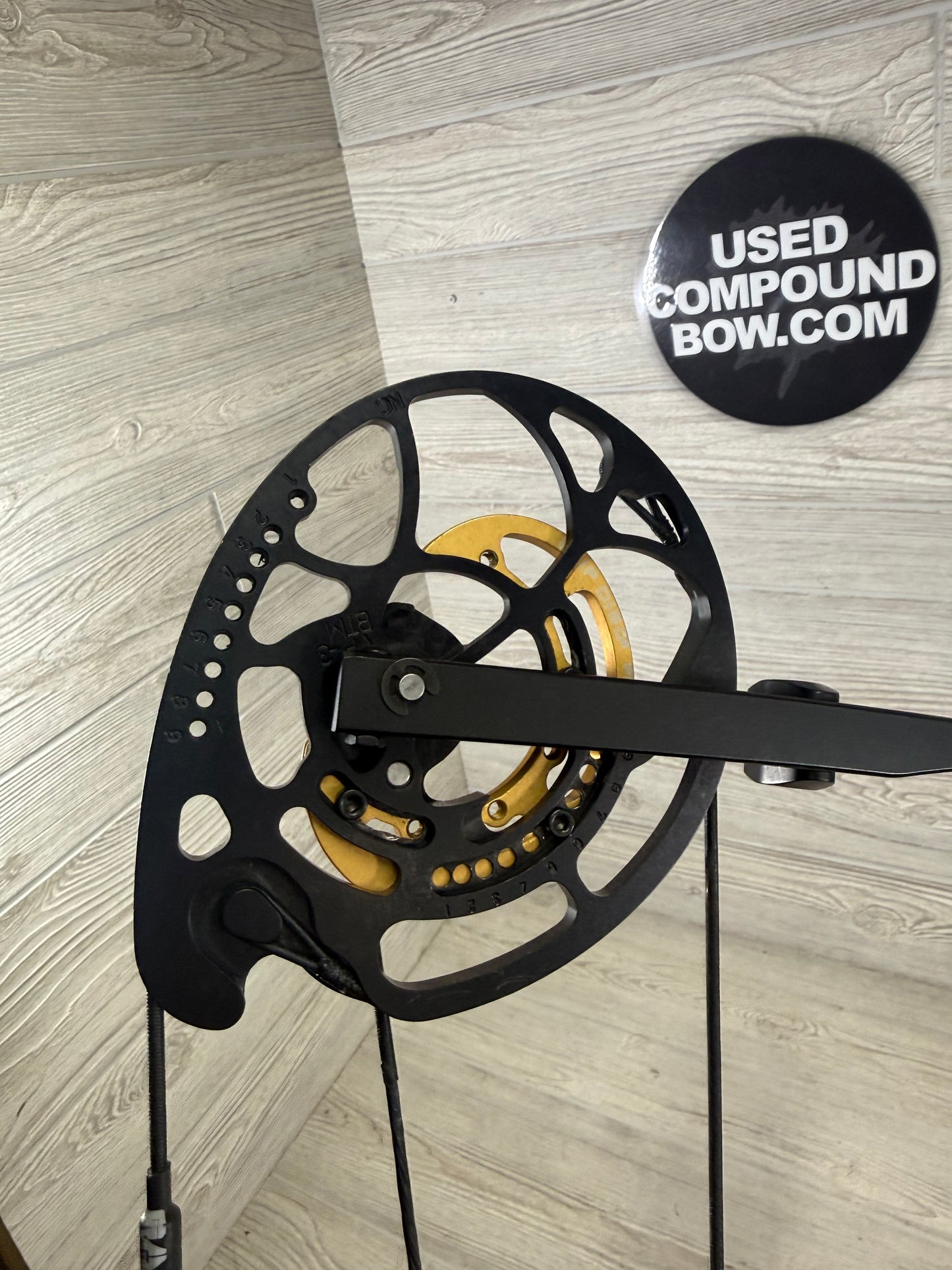 Bowtech Carbon Icon Right Handed 60-70# mossy oak camo