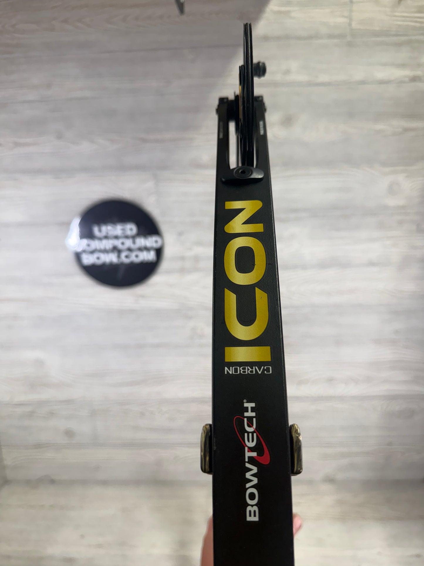 Bowtech Carbon Icon Right Handed 60-70# mossy oak camo