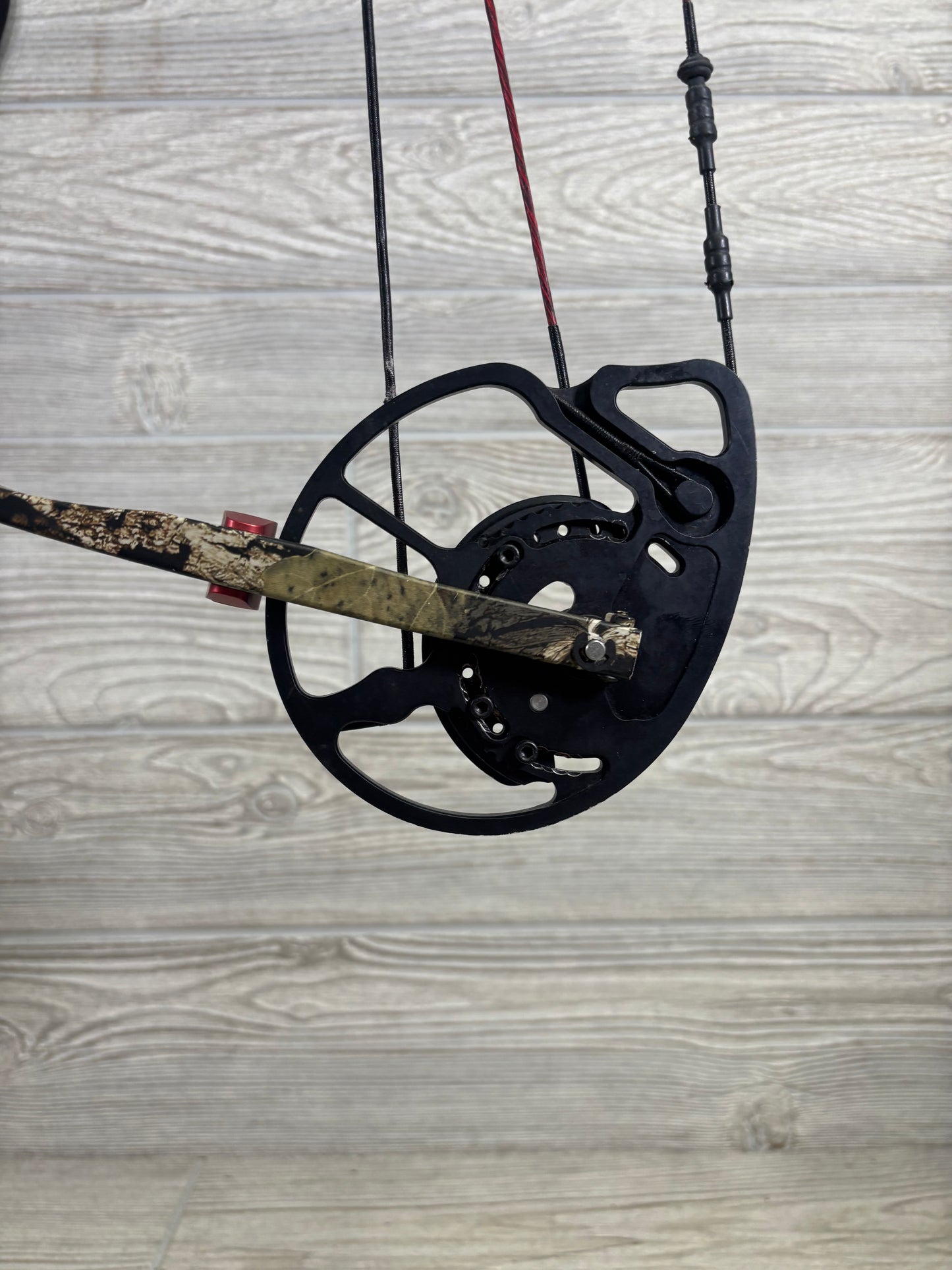 Bowtech Fuel Right Hand 18-30" 30-70lbs. Camo