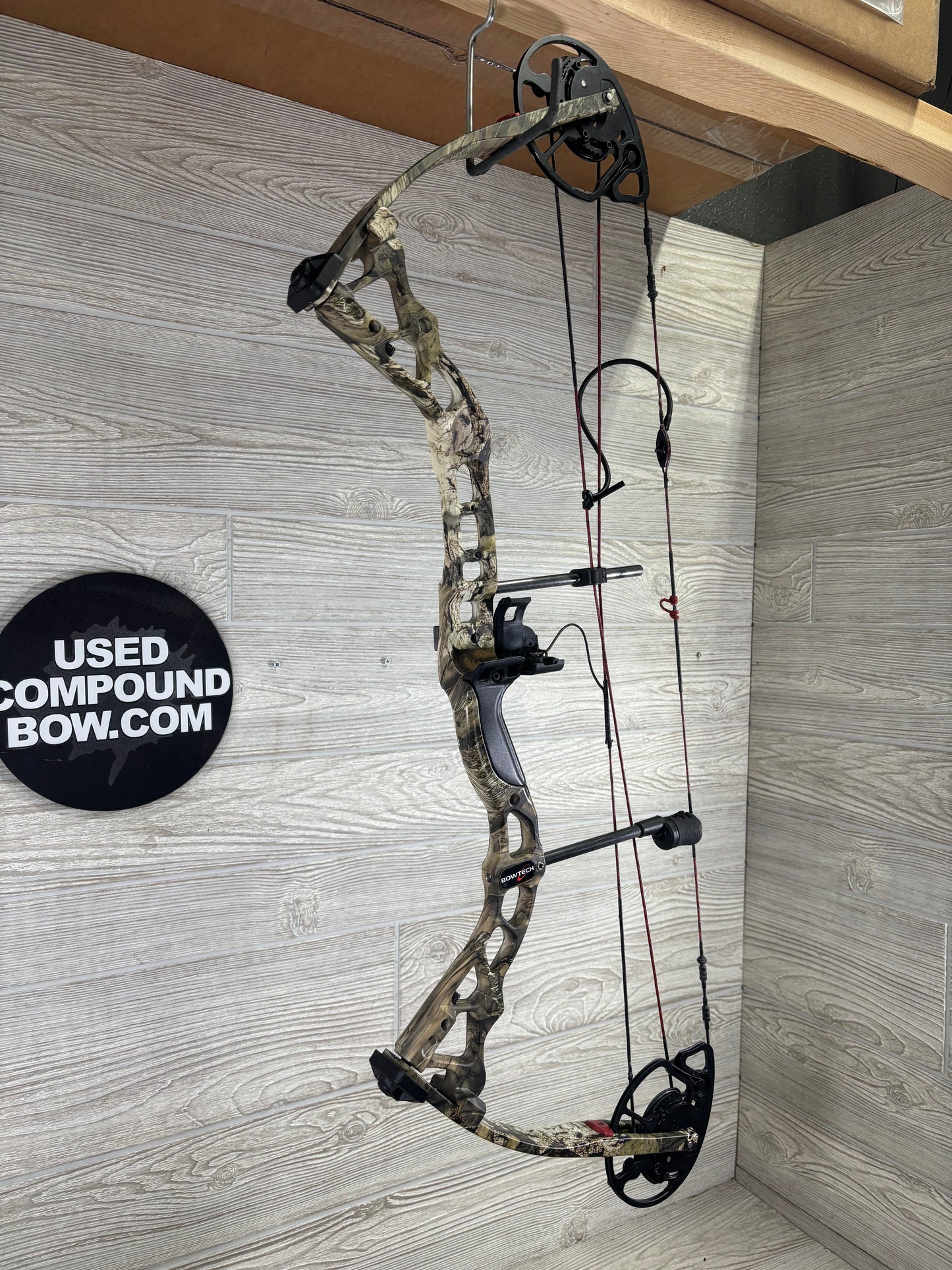 Bowtech Fuel Right Hand 18-30" 30-70lbs. Camo