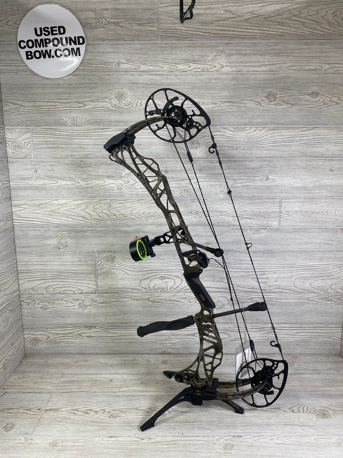 Used Mathews Lift 29.5 BottomLand Camo Right Handed PKG