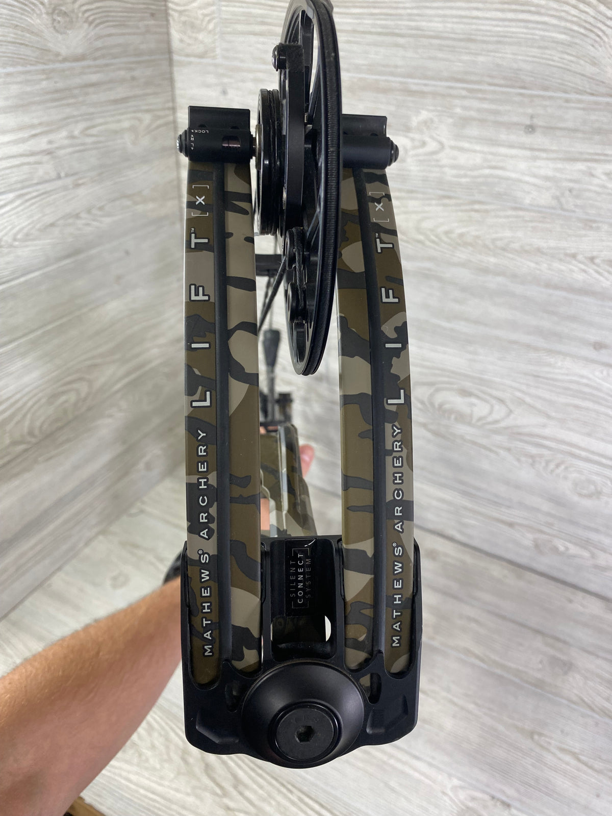 Used Mathews Lift 29.5 BottomLand Camo Right Handed PKG