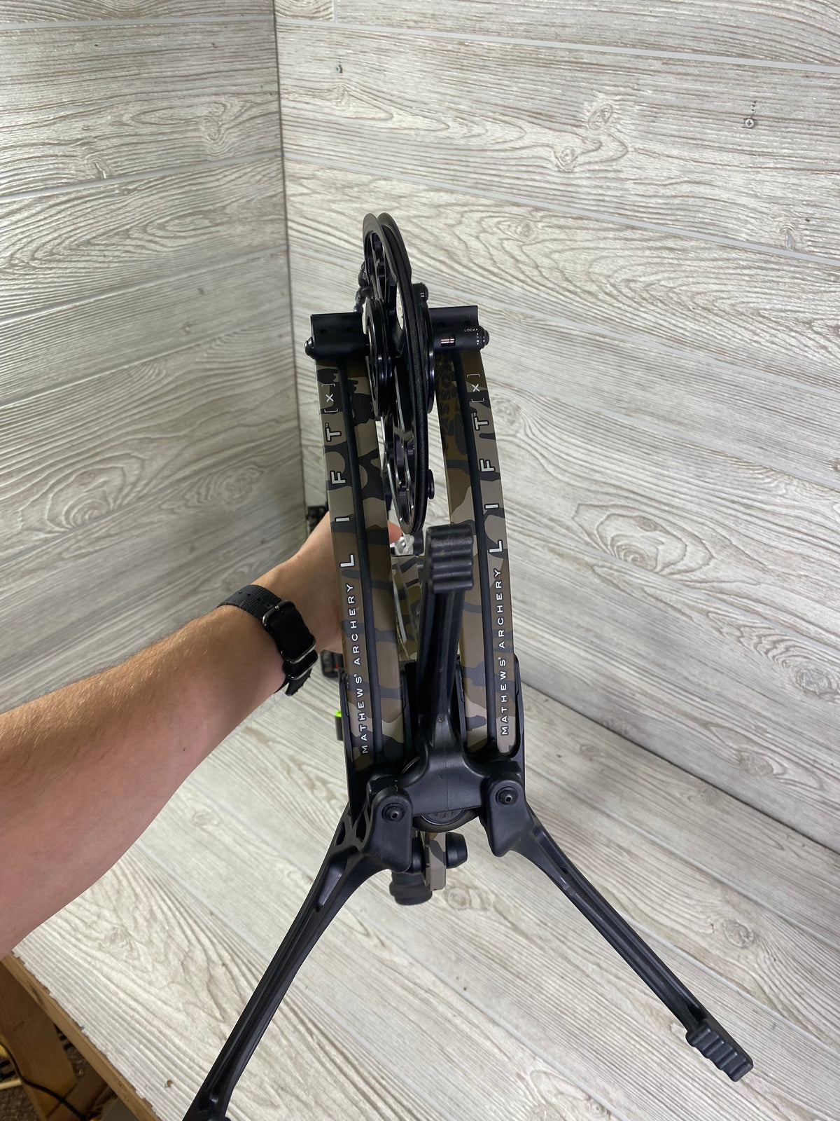 Used Mathews Lift 29.5 BottomLand Camo Right Handed PKG