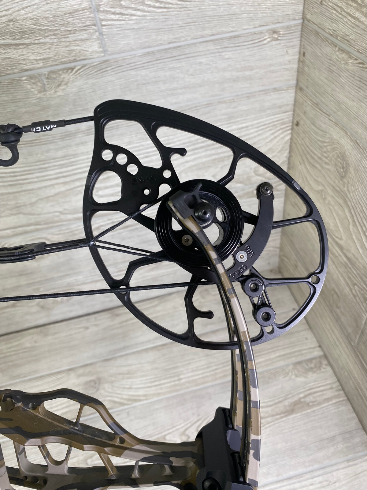 Used Mathews Lift 29.5 BottomLand Camo Right Handed PKG