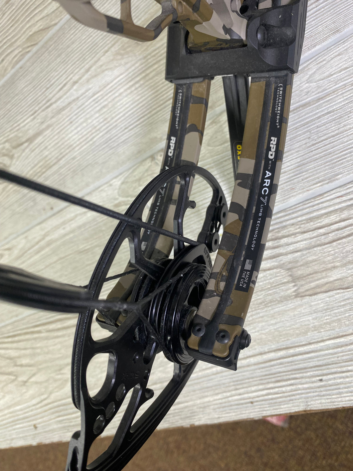 Used Mathews Lift 29.5 BottomLand Camo Right Handed PKG