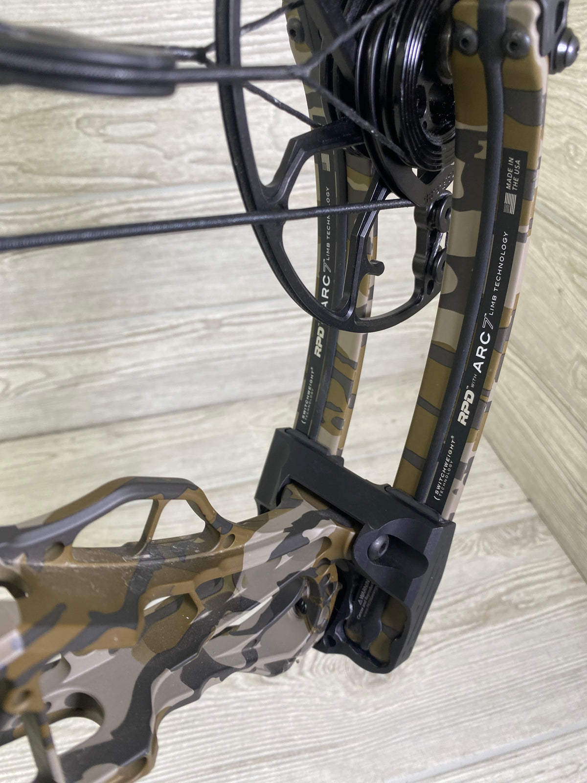 Used Mathews Lift 29.5 BottomLand Camo Right Handed PKG