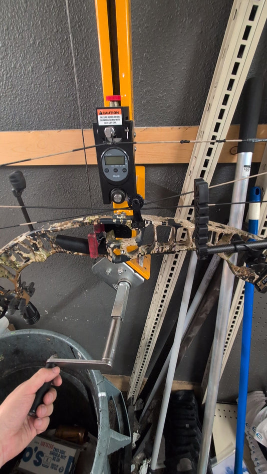 Used Hoyt Ventum 30 25-28" 60-70lb RH Sitka Sub Alpine Bow