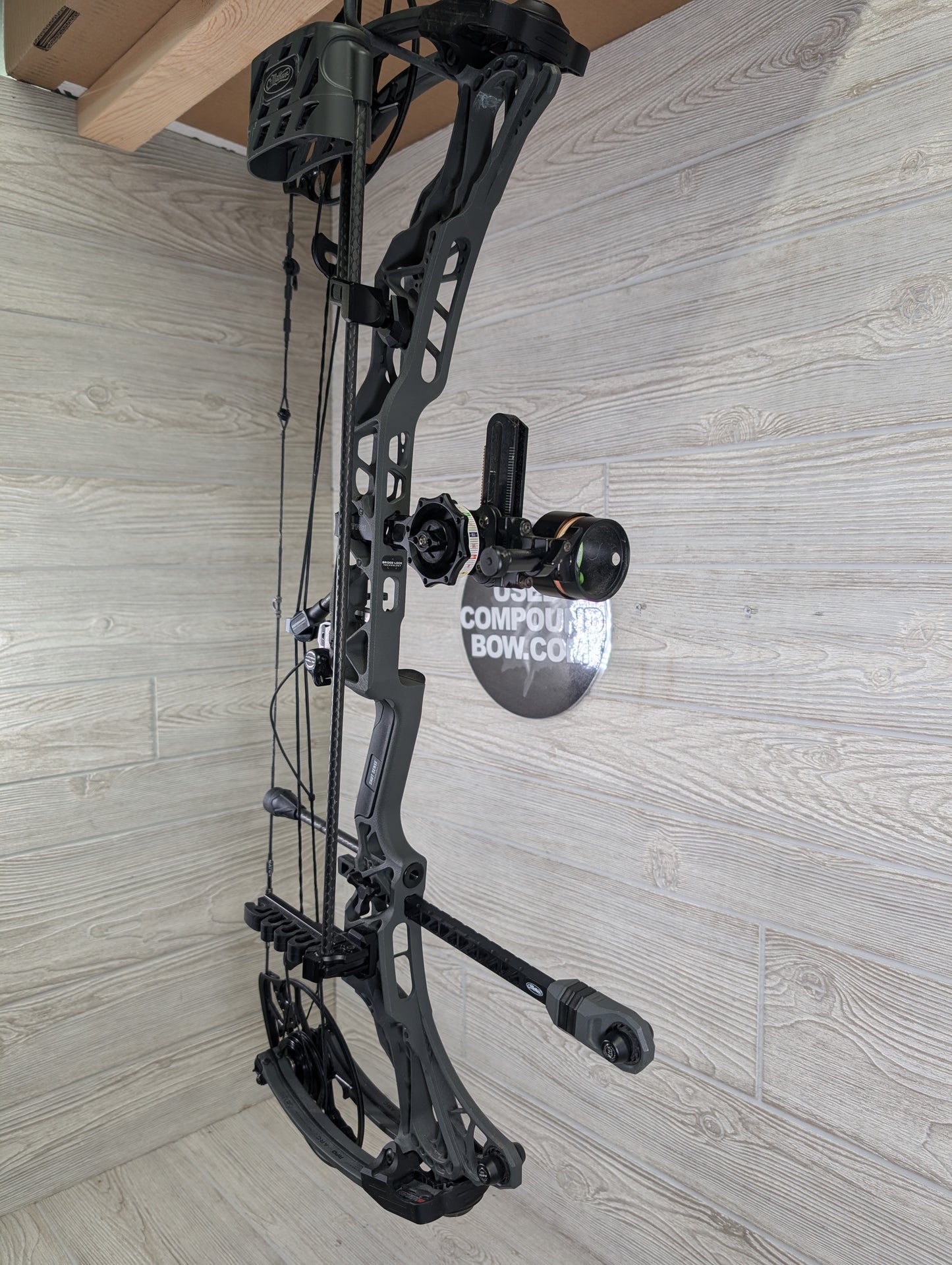 Used Mathews Lift X 29.5 Right Hand Shale Package