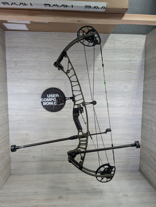 Hoyt Highline Right Handed Wilderness Green 60-70#/29-32" Package