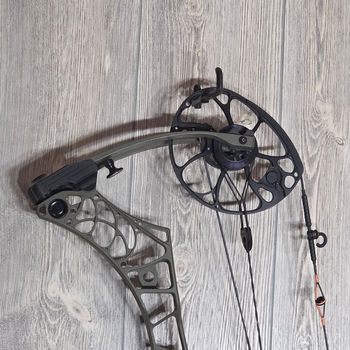 Used Mathews V3 27 RH Ambush Green