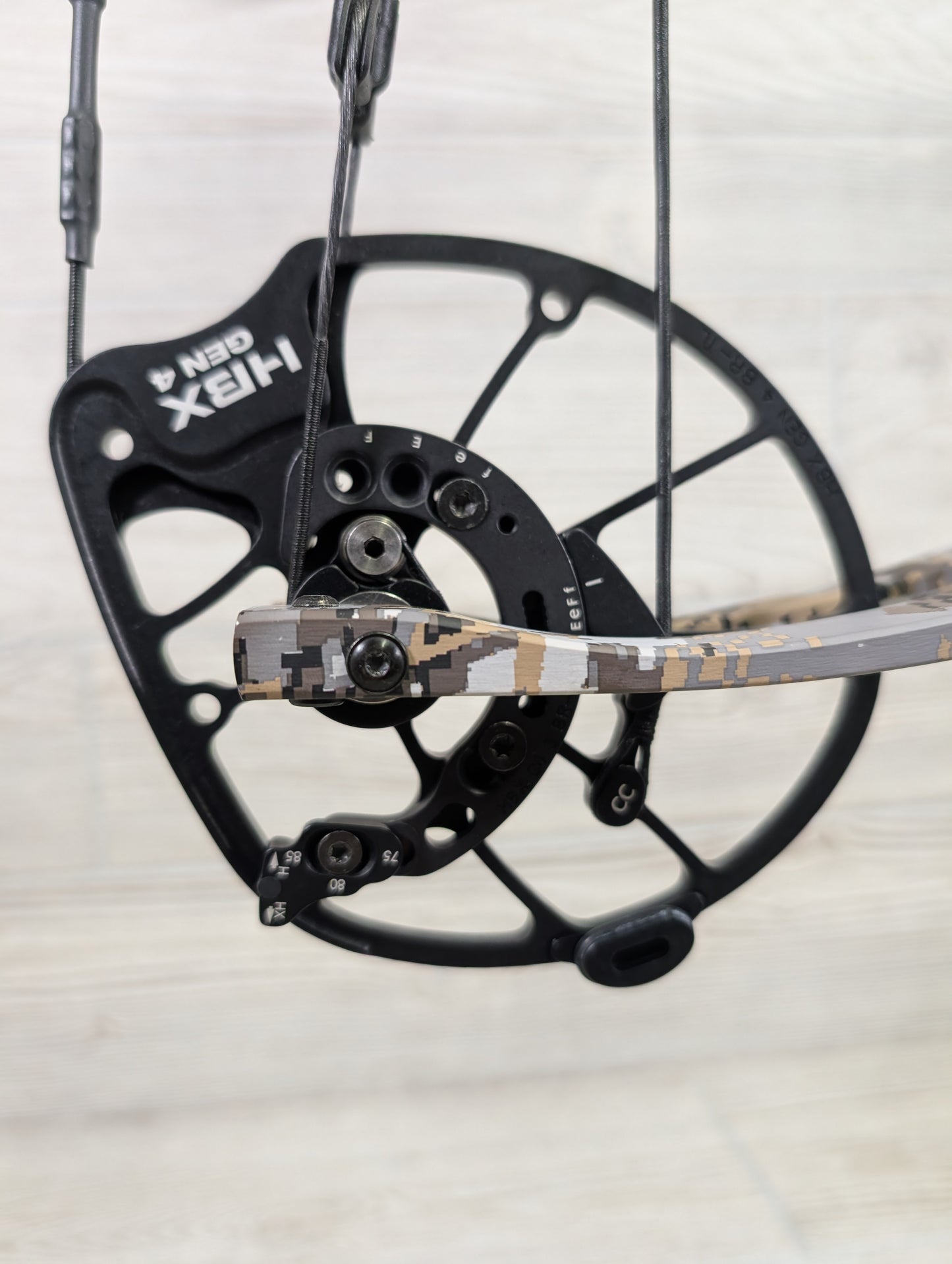 Used Hoyt Alpha AX-2 32 RH Tombstone Riser Optifade Limbs