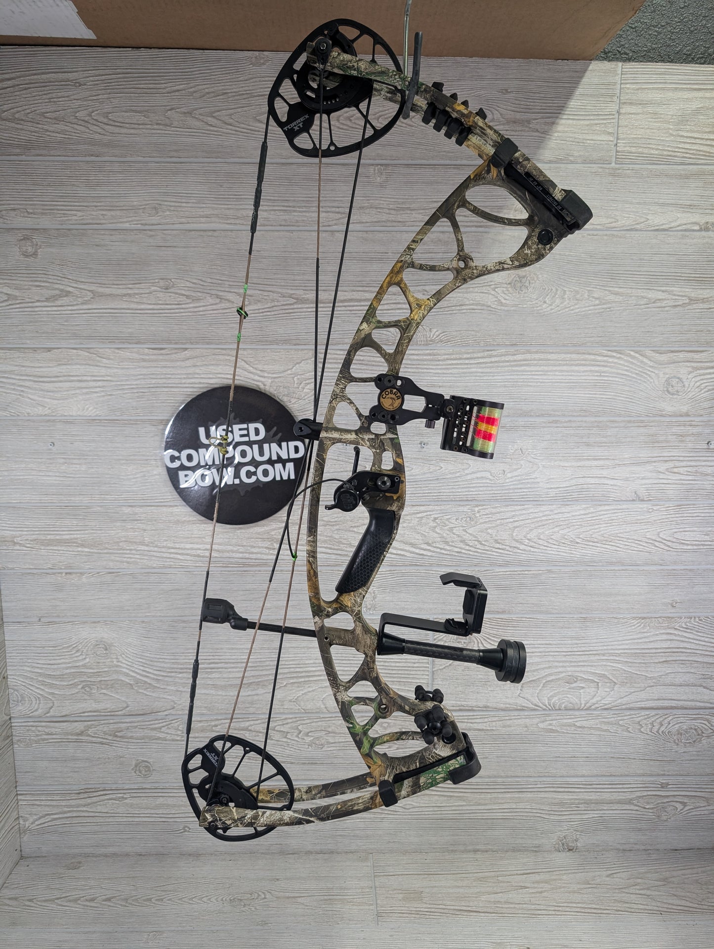 Used Hoyt Torrex XT Right Hand Camo 60-70lbs package