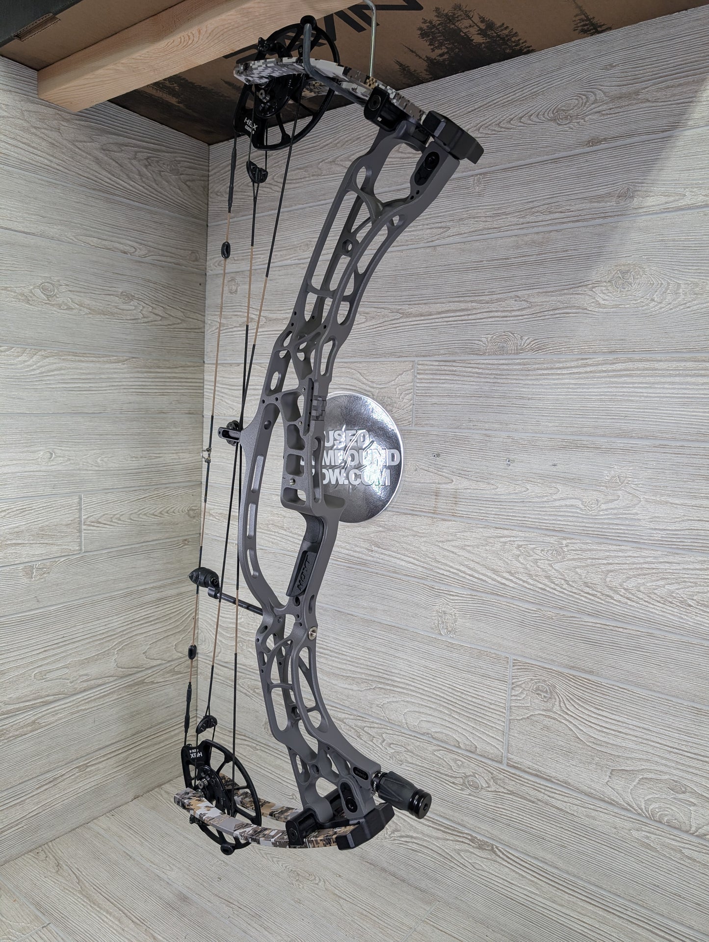 Used Hoyt Alpha AX-2 32 RH Tombstone Riser Optifade Limbs