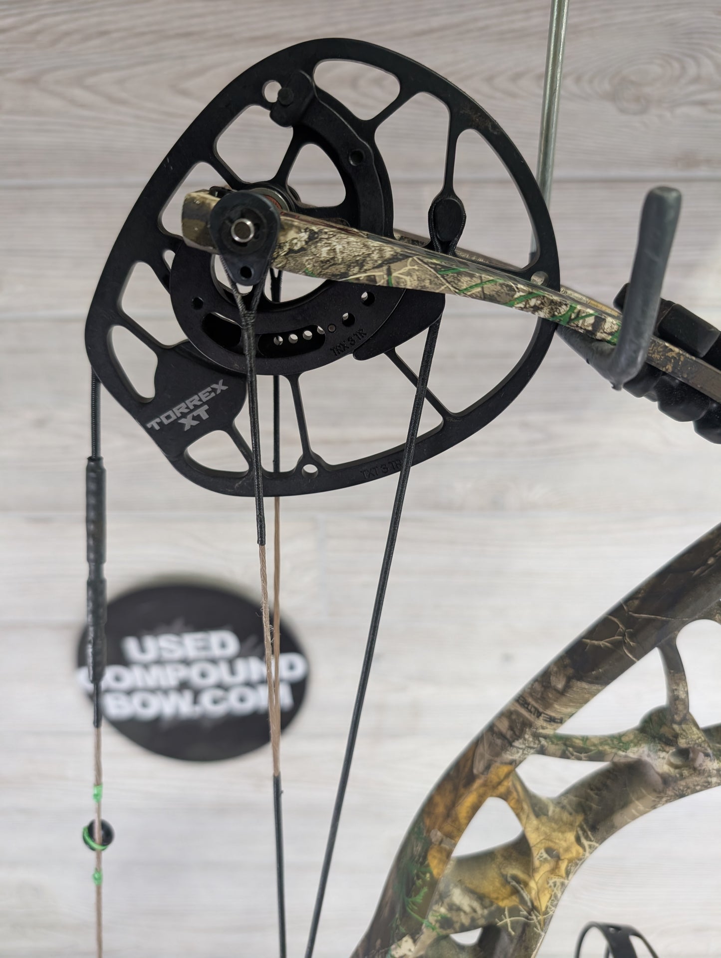 Used Hoyt Torrex XT Right Hand Camo 60-70lbs package