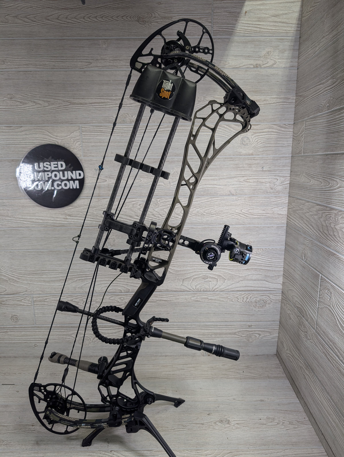 Used Mathews ARC 34 29" 70lb Right Hand Ambush Fade to Black Riser Kuiu Limbs LOADED Bow Pkg