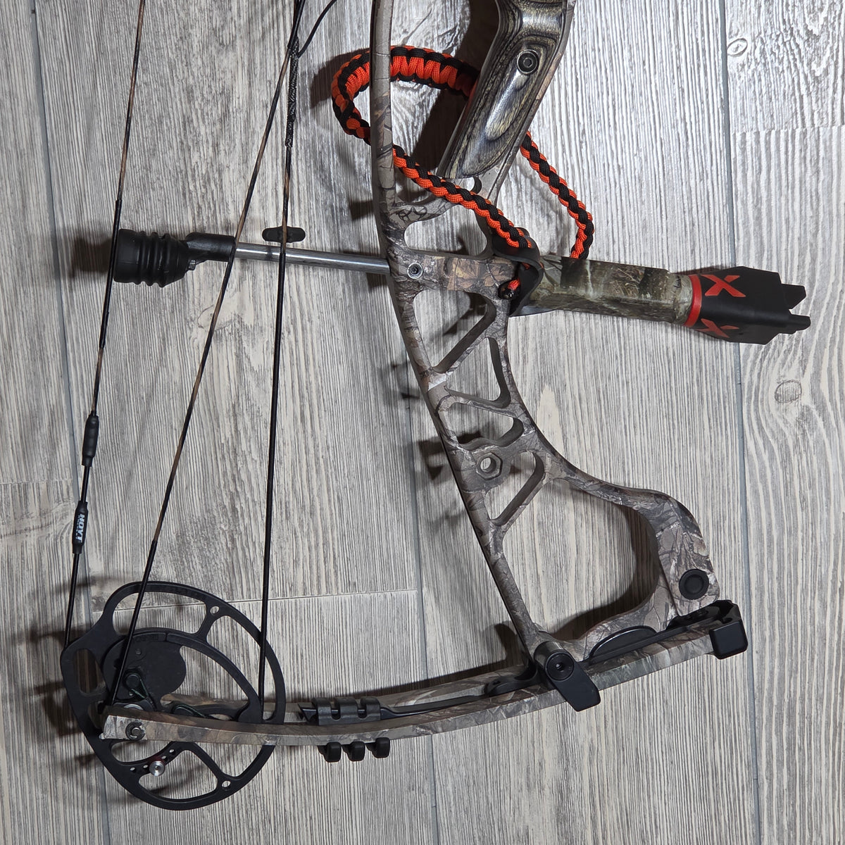 Hoyt Spyder Thirty RH PKG 28-30" 70#