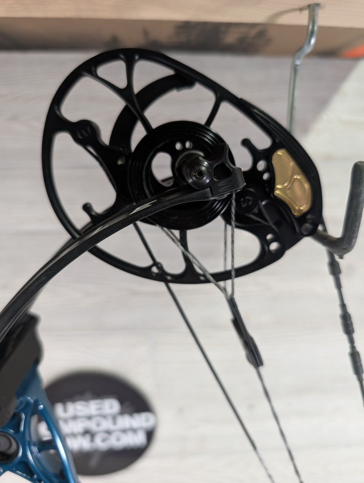 Used Mathews Title 38 (Gen 2) Teal Black Limbs Systm X Strings RH