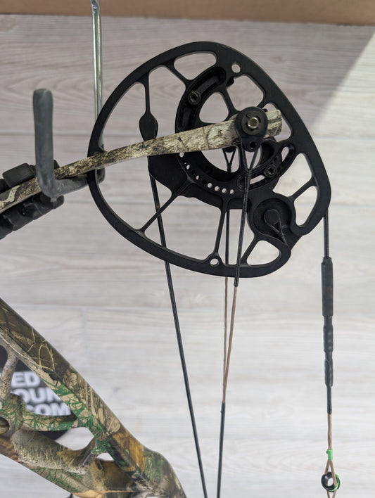 Used Hoyt Torrex XT Right Hand Camo 60-70lbs package