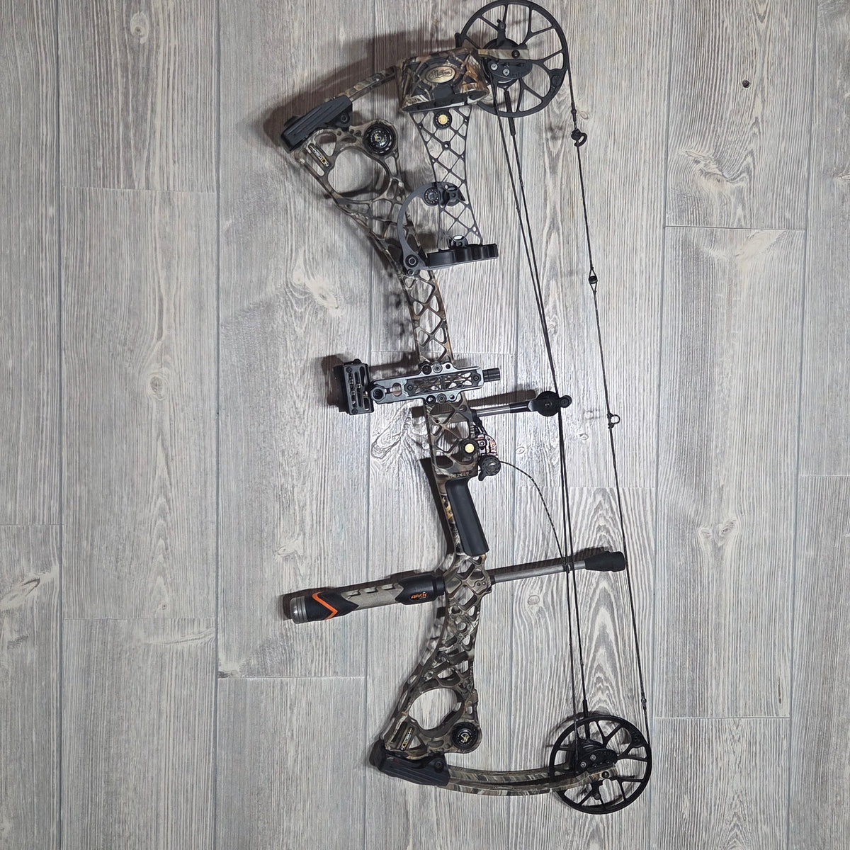 Mathews No Cam HTR  Left  Hand 60lbs Camo PKG